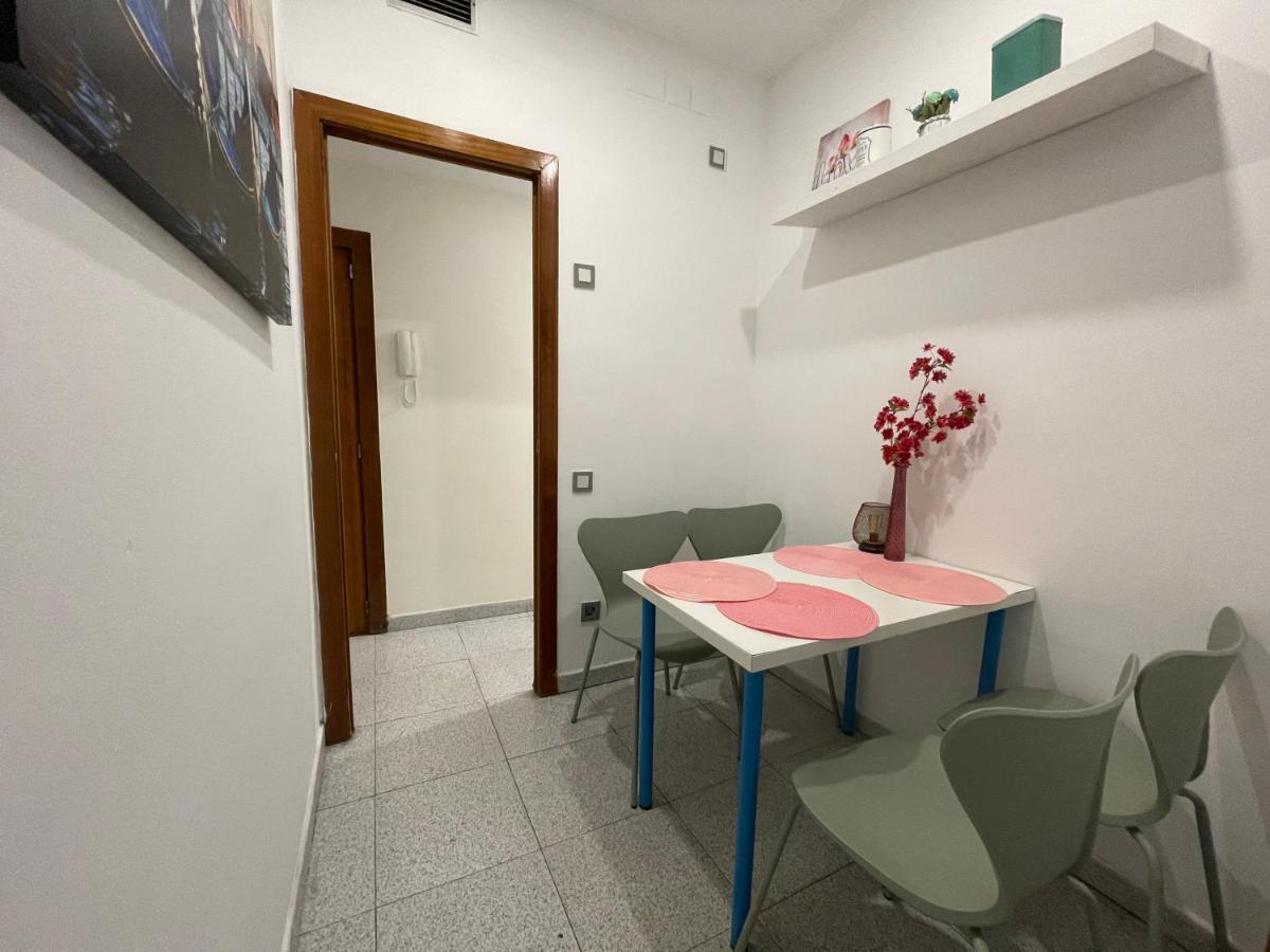 Plaza Universidad Rooms บาร์เซโลนา ภายนอก รูปภาพ